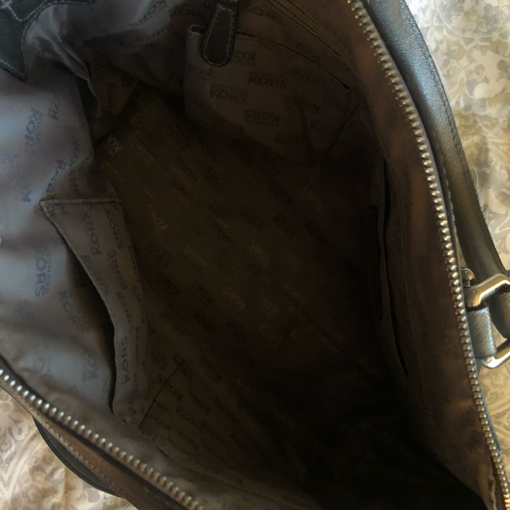 Micheal Kors Purse - Picture 7 of 10